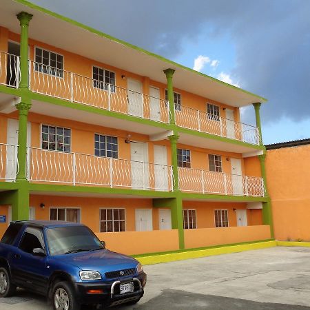 Tropical Manor Inn Half-Way-Tree Kingston Exteriér fotografie