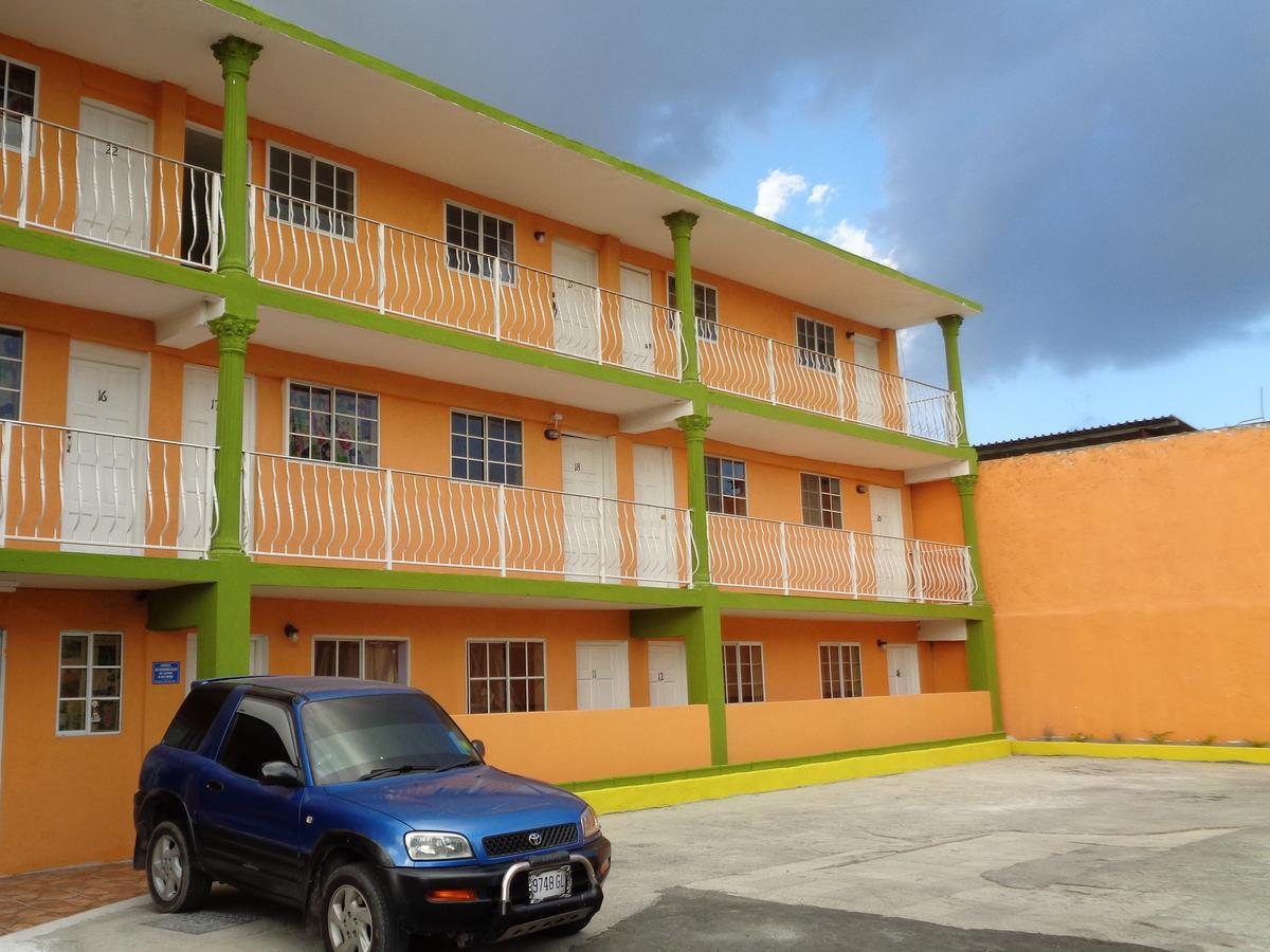 Tropical Manor Inn Half-Way-Tree Kingston Exteriér fotografie